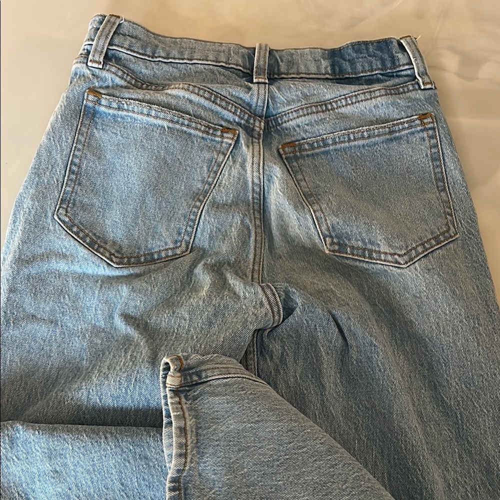 A&F “The 90’s Relaxed Jean High Rise” - Picture 3 of 3